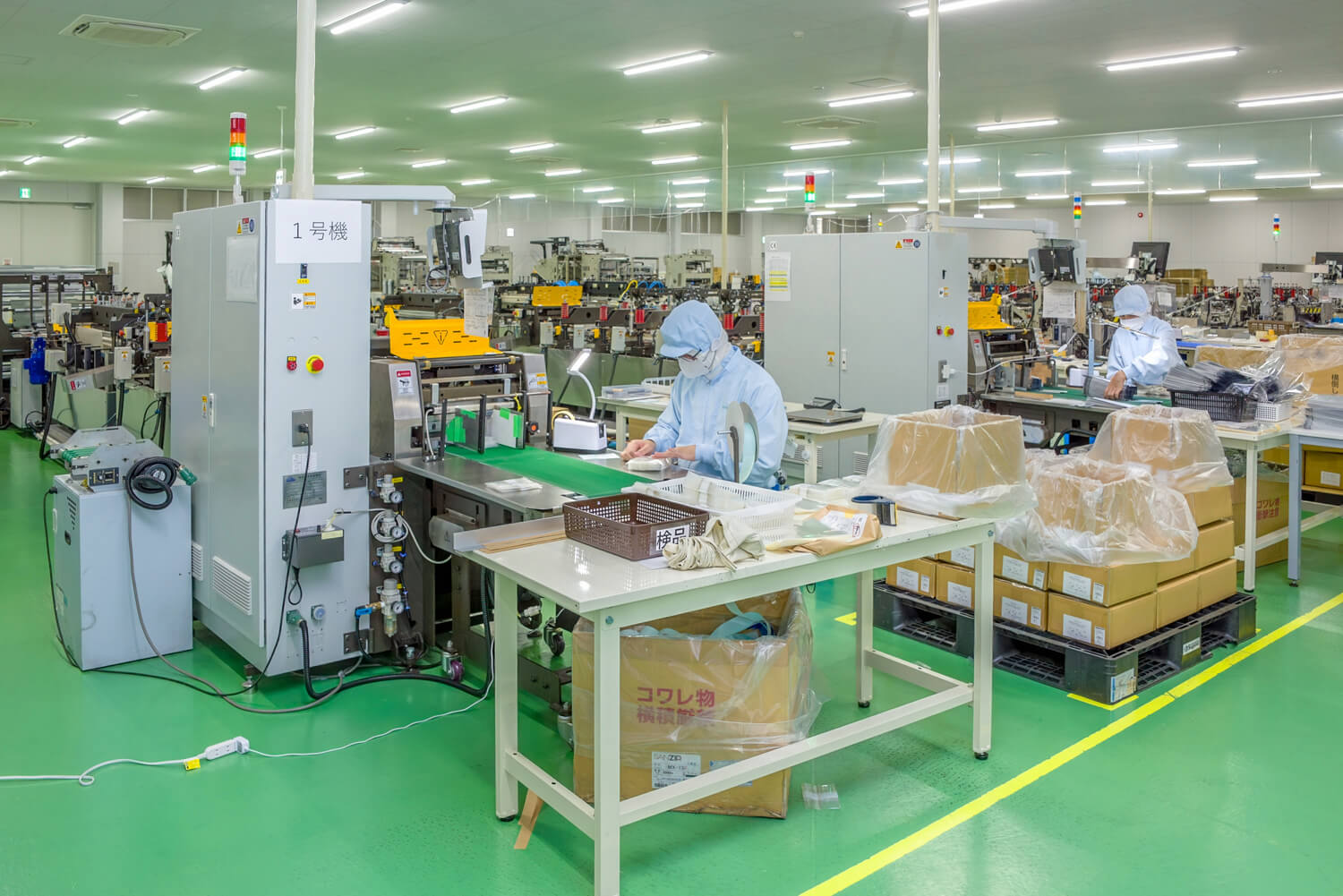 座り仕事の製袋補助員